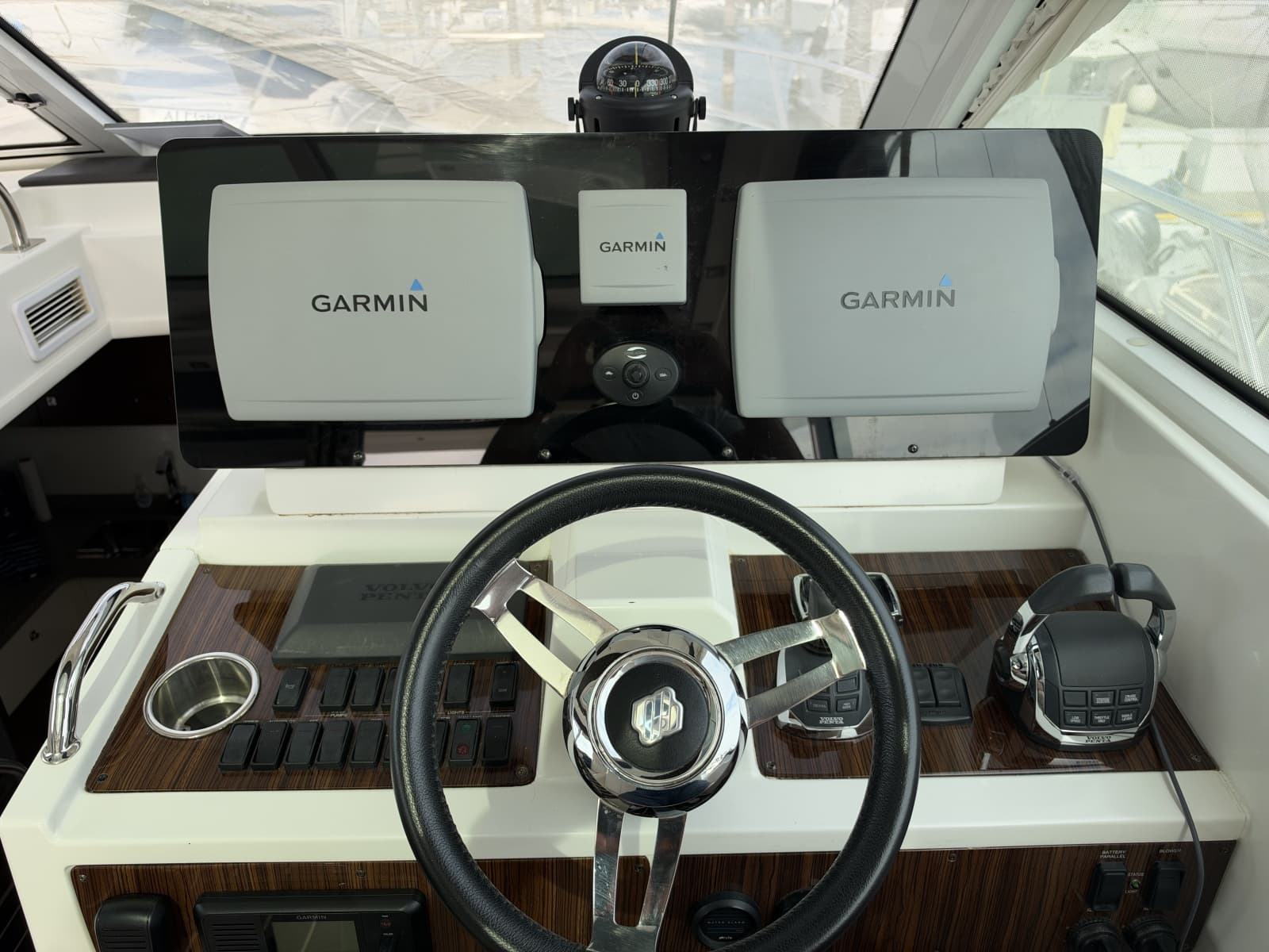 2011 Cruisers Yachts 48 Cantius