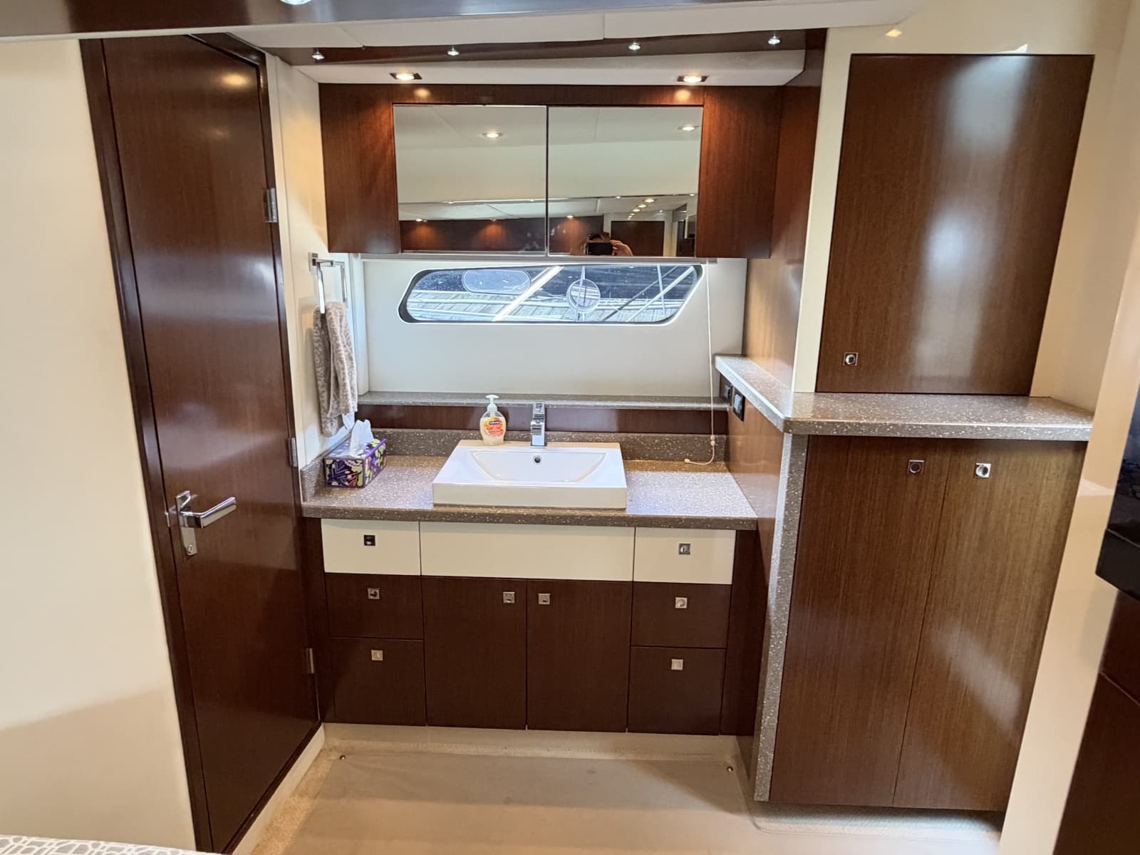 2011 Cruisers Yachts 48 Cantius