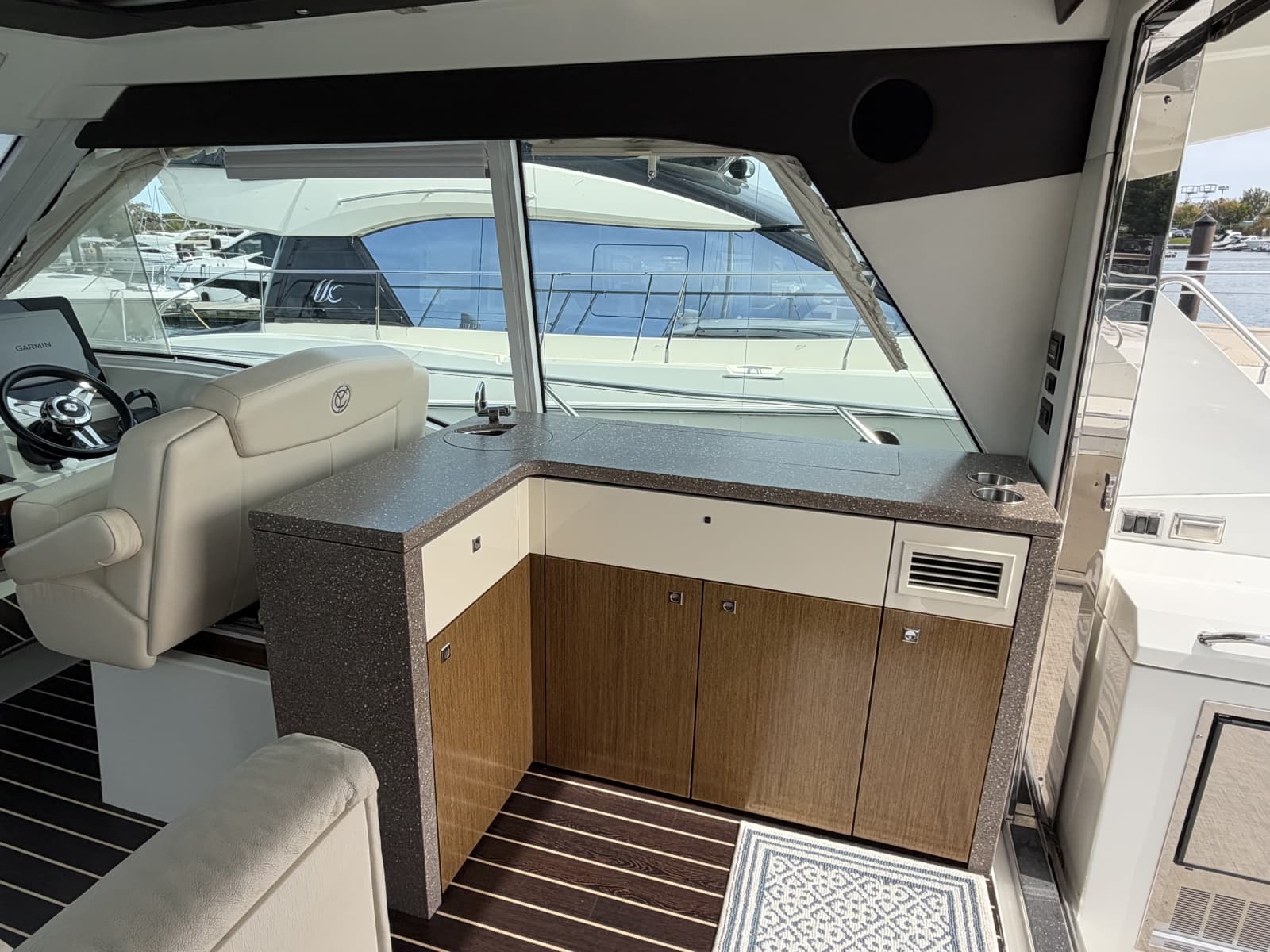 2011 Cruisers Yachts 48 Cantius