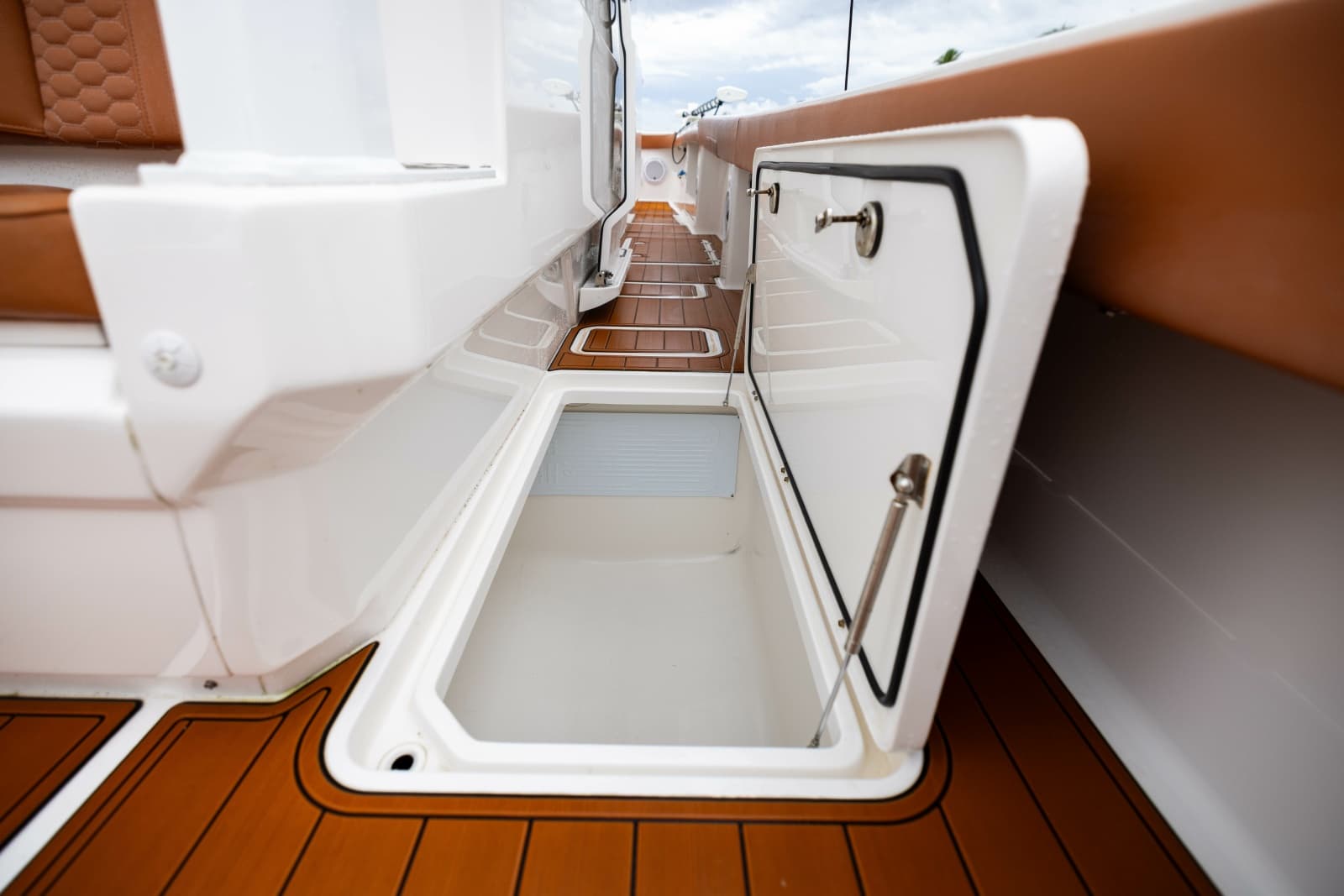 2024 Invincible Pilothouse