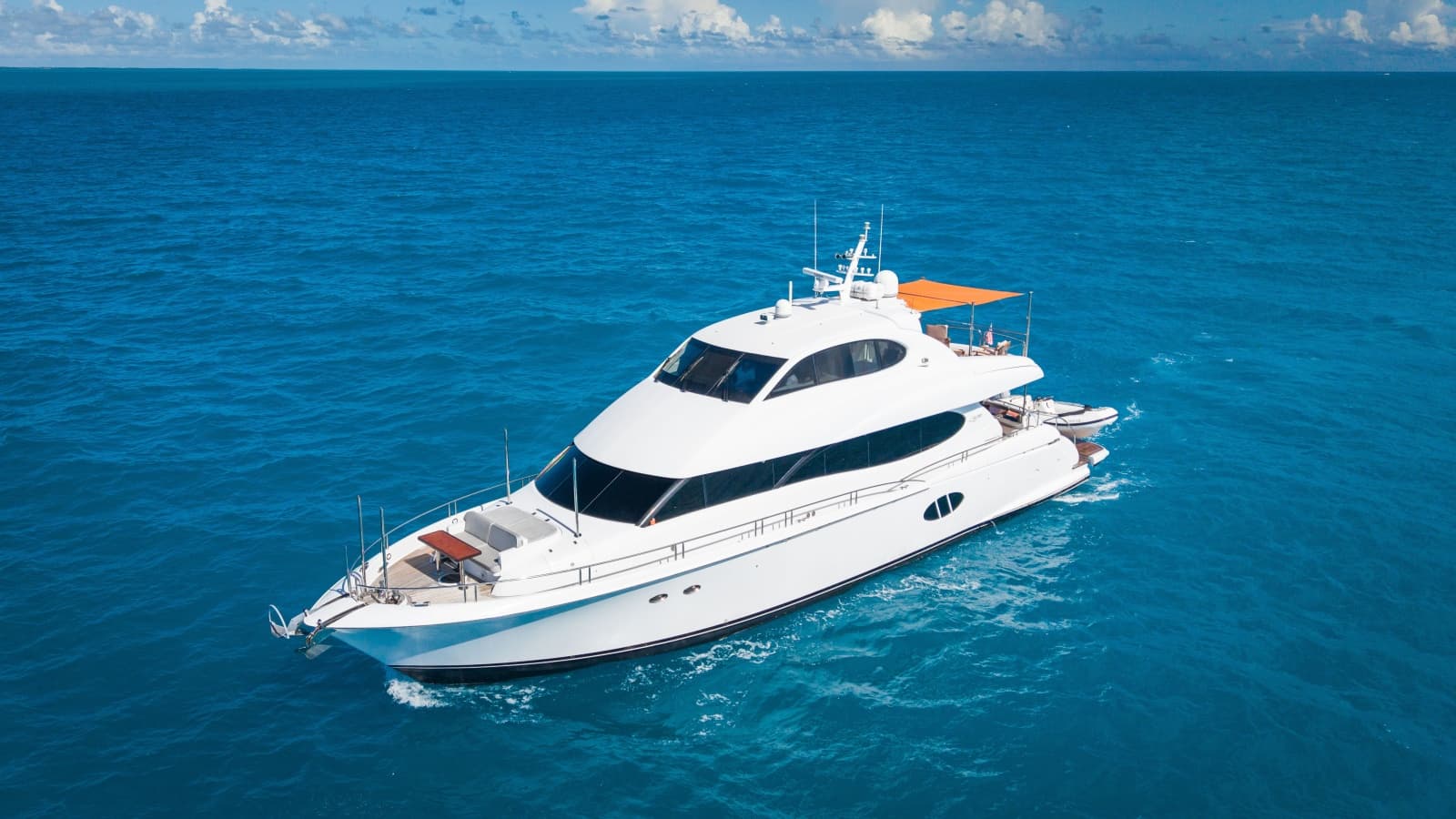 2006 Lazzara Yachts Skylounge