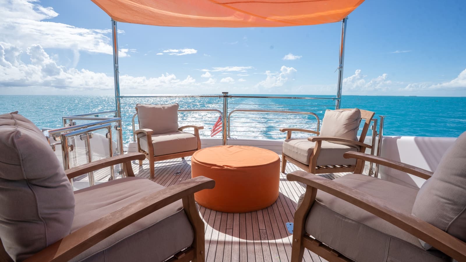 2006 Lazzara Yachts Skylounge