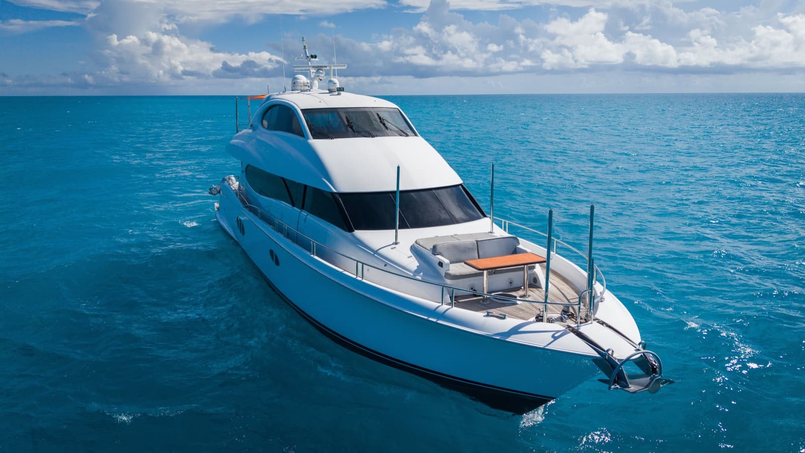 2006 Lazzara Yachts Skylounge