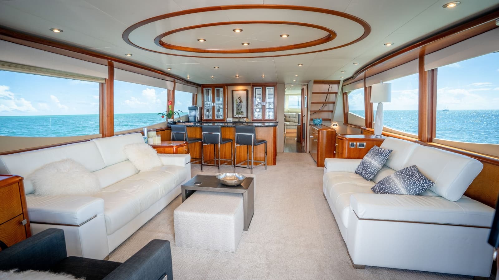 2006 Lazzara Yachts Skylounge