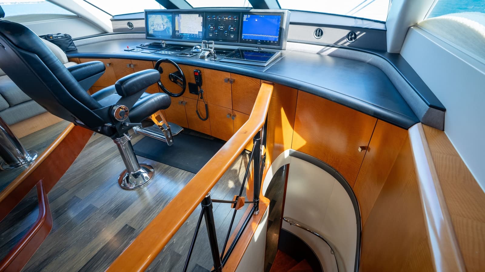 2006 Lazzara Yachts Skylounge