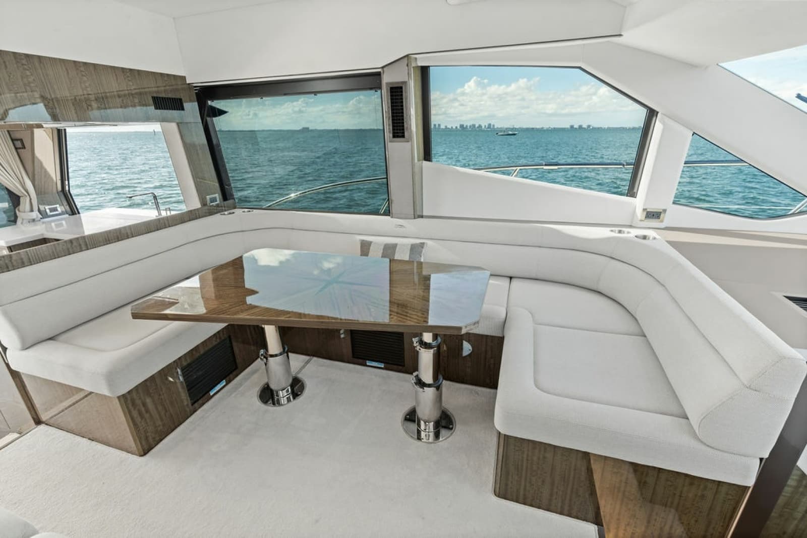 2021 Galeon 