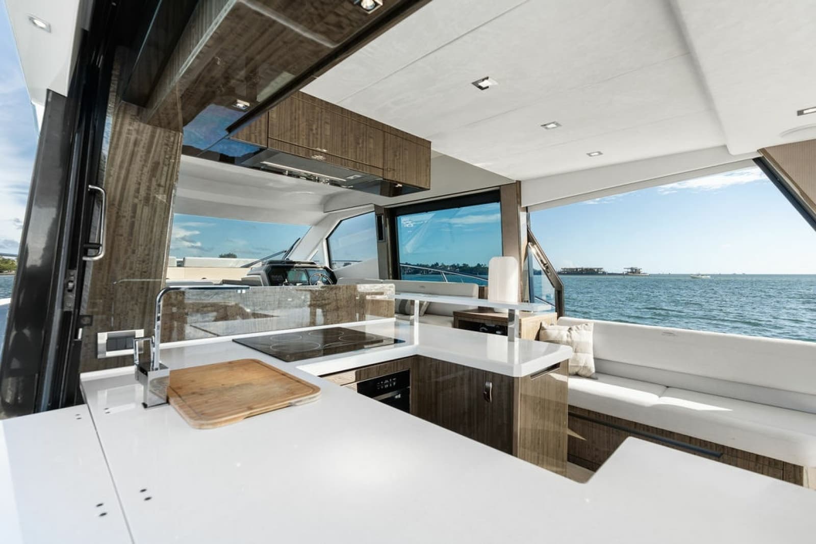 2021 Galeon 