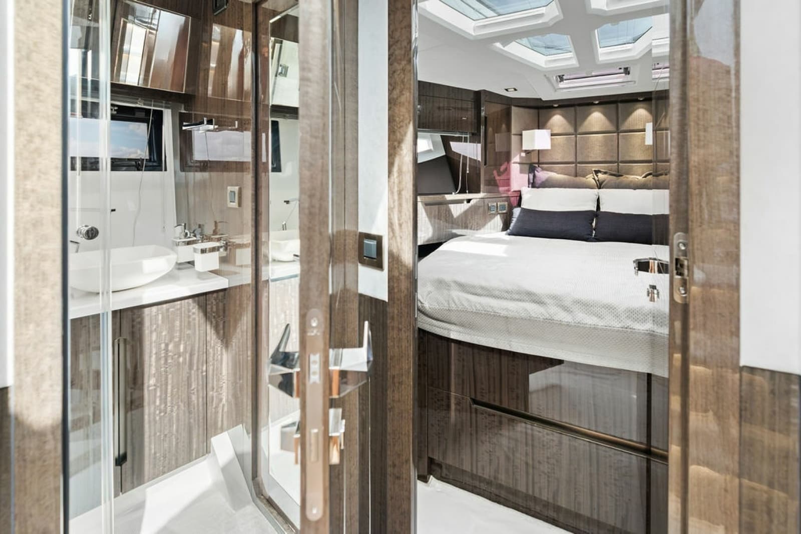 2021 Galeon 