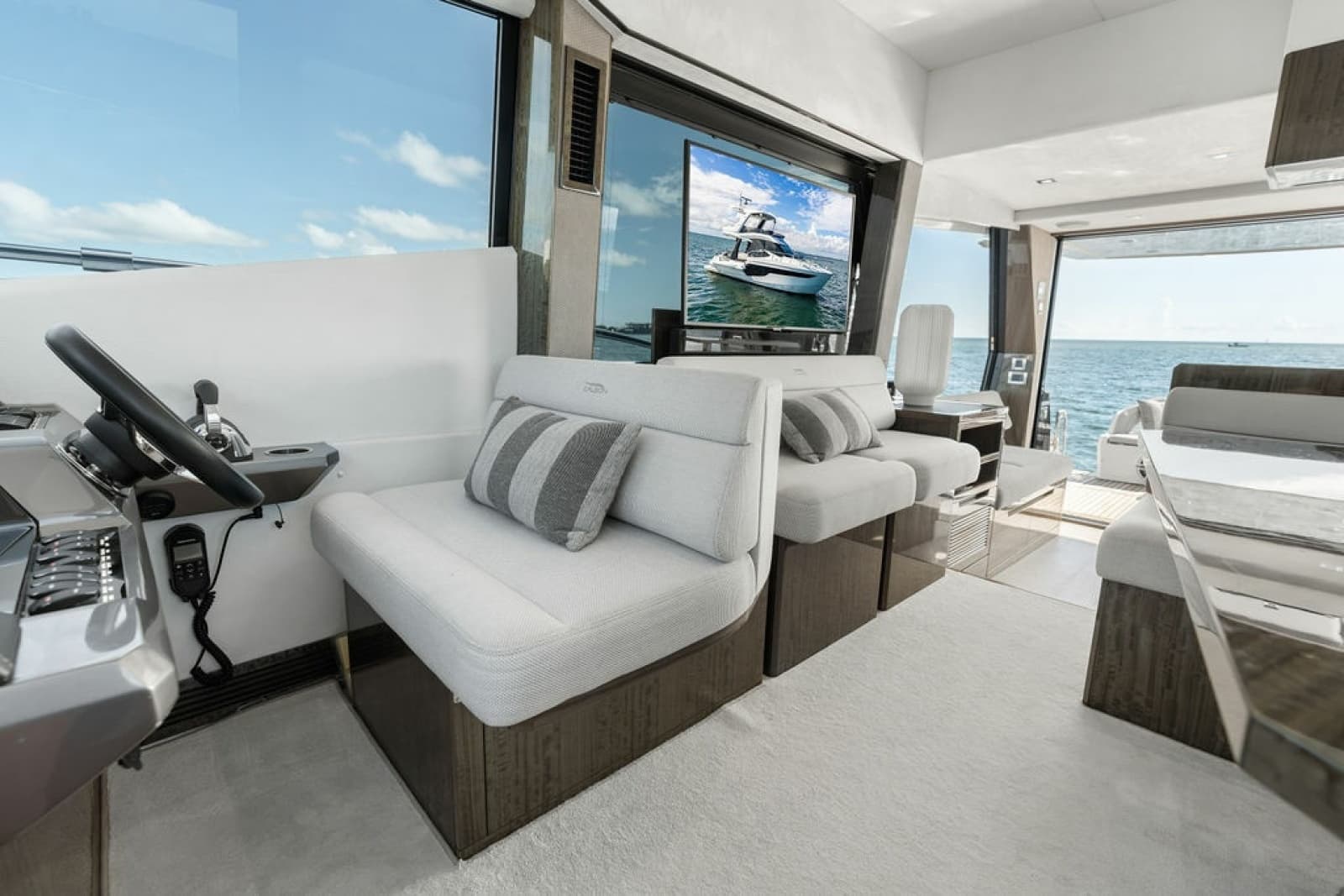 2021 Galeon 