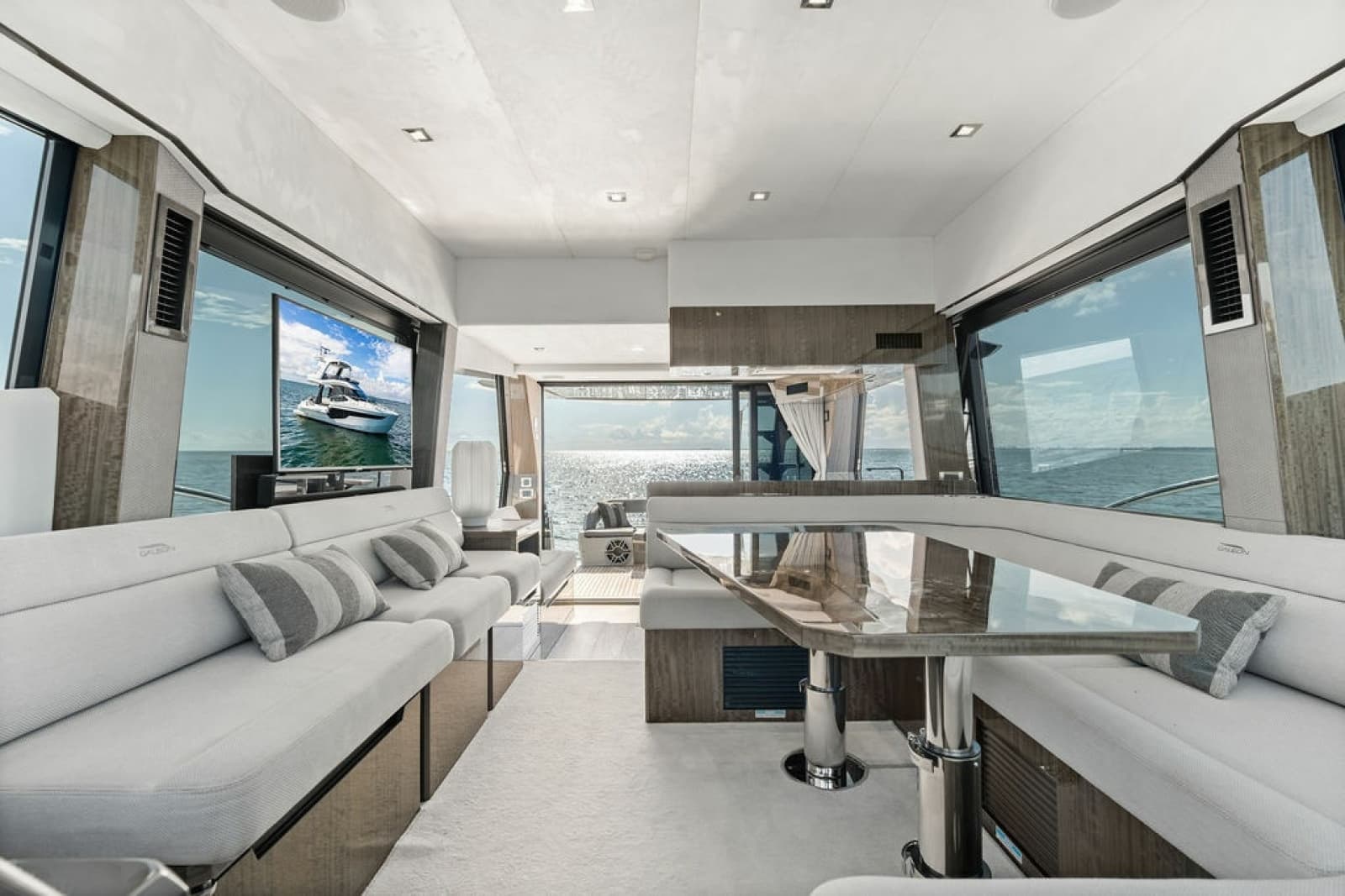 2021 Galeon 