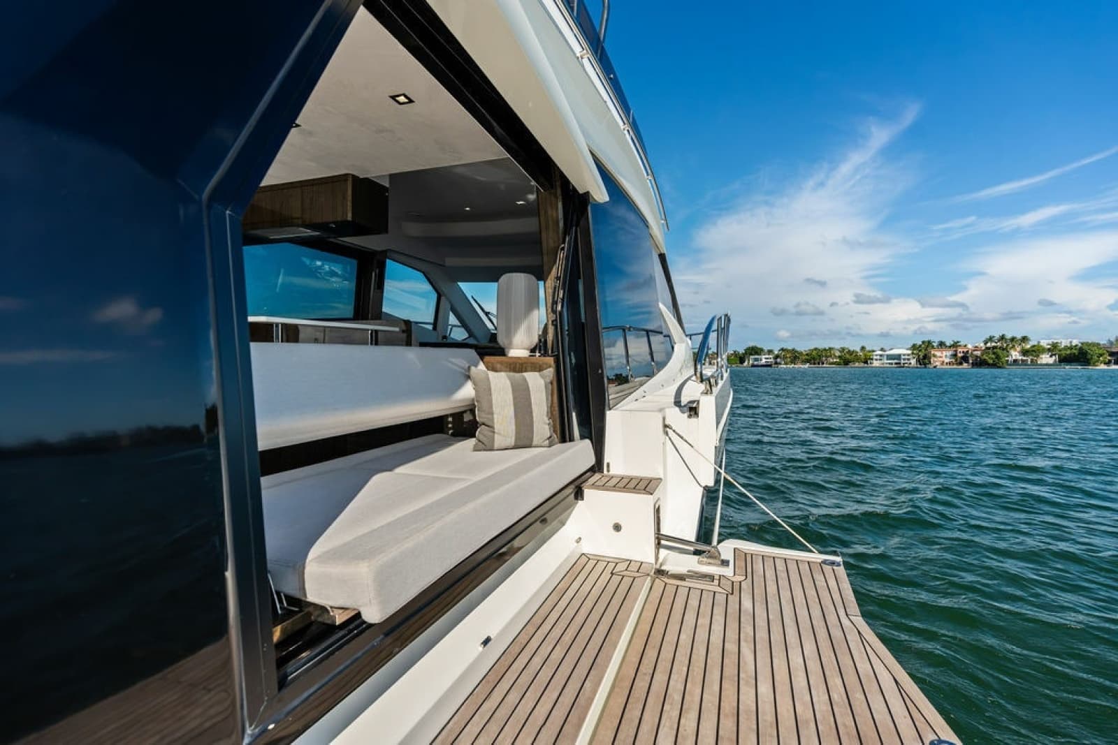 2021 Galeon 