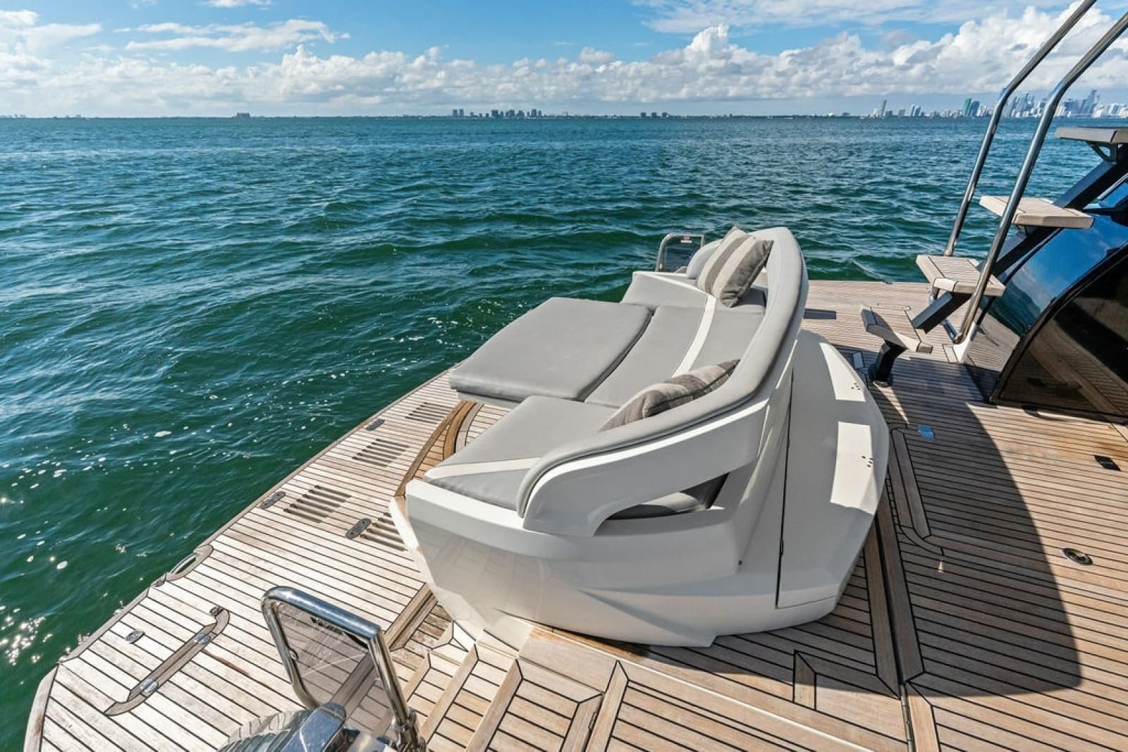 2021 Galeon 