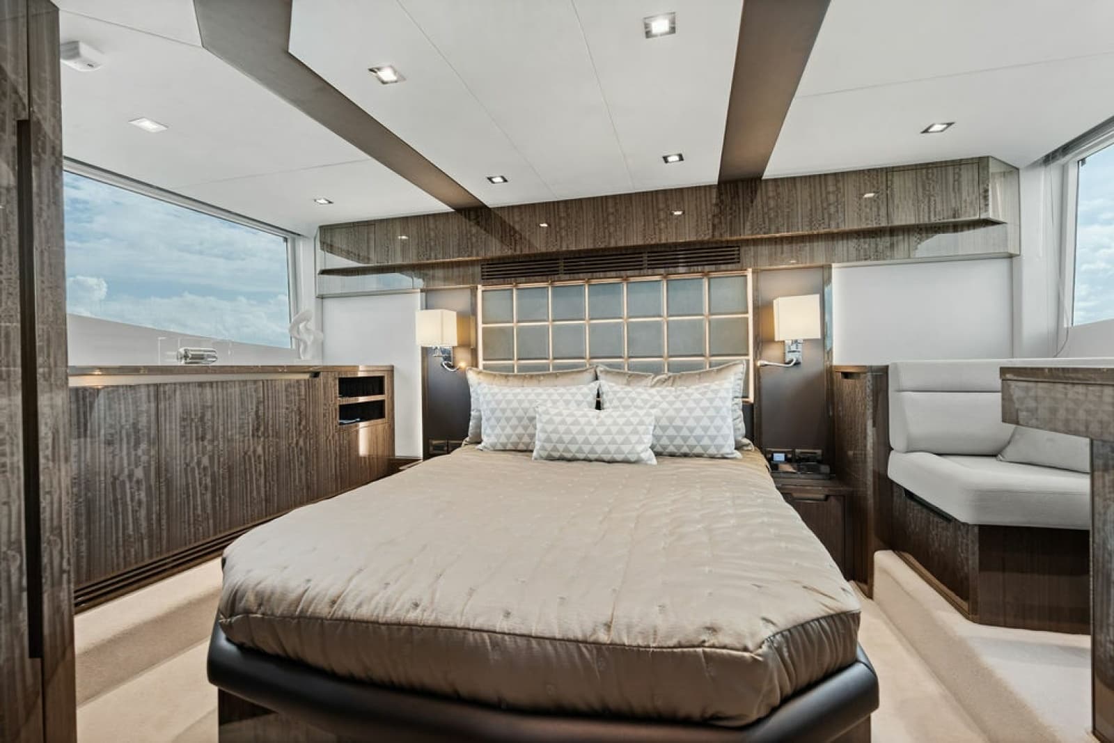 2021 Galeon 