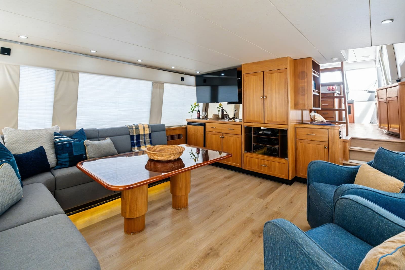 2001 Pacific Mariner 65