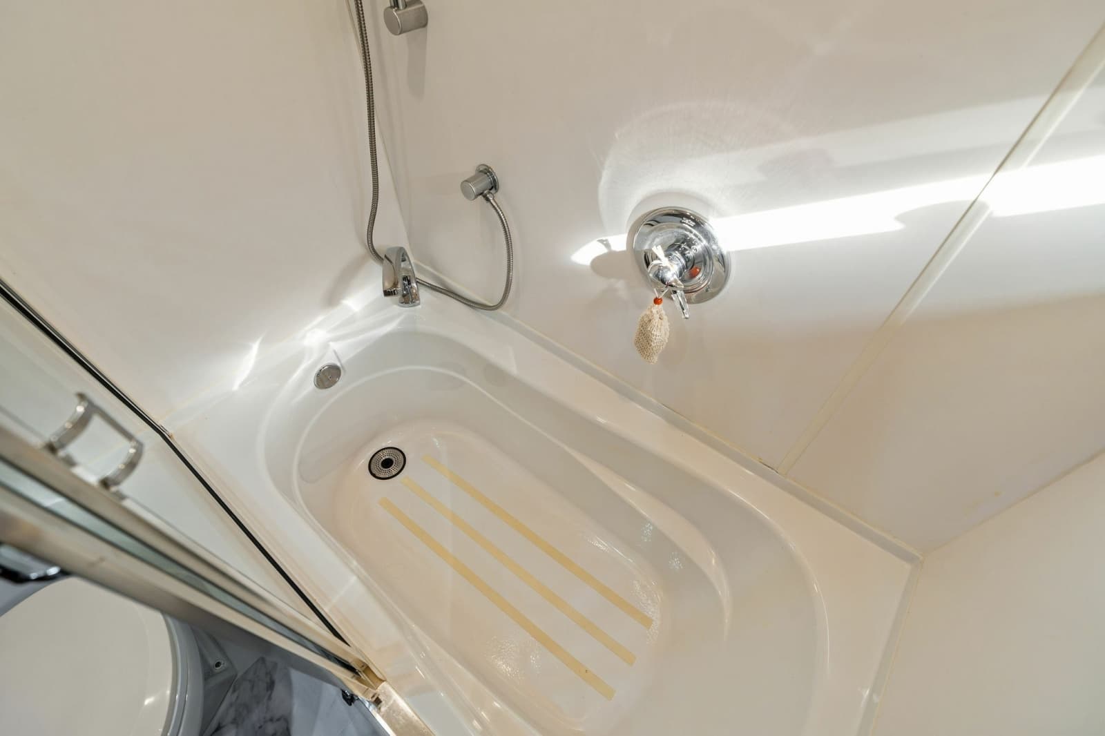 2001 Pacific Mariner 65