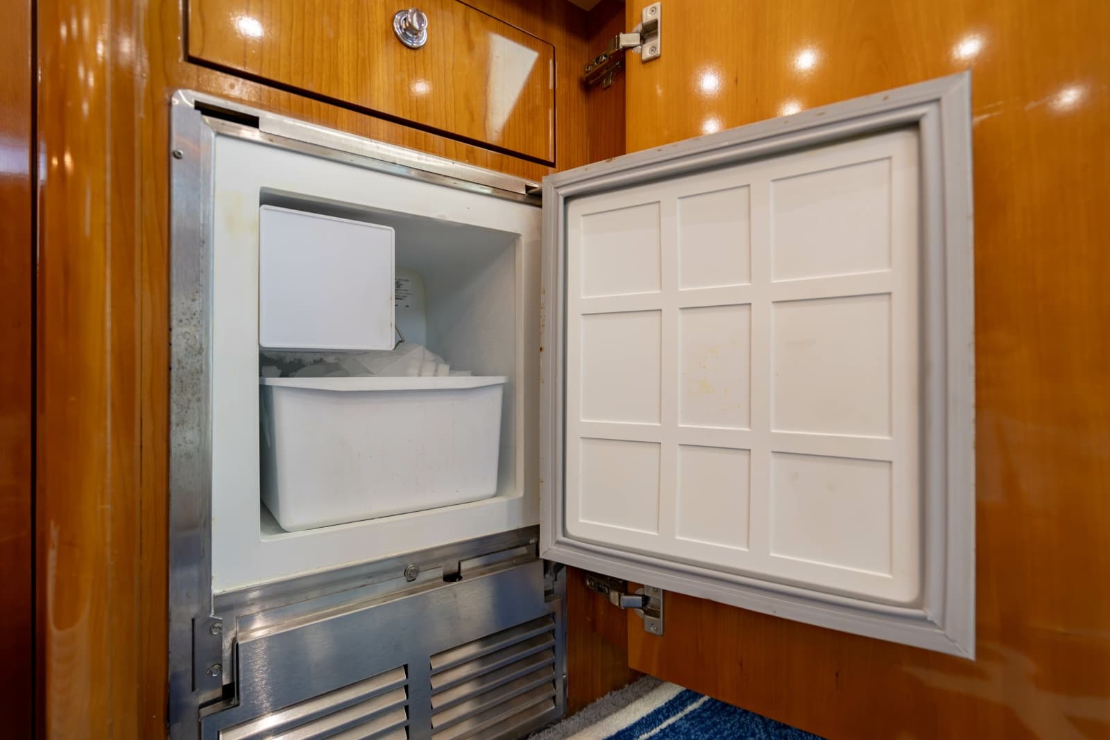 2004 Hatteras 54 Convertible