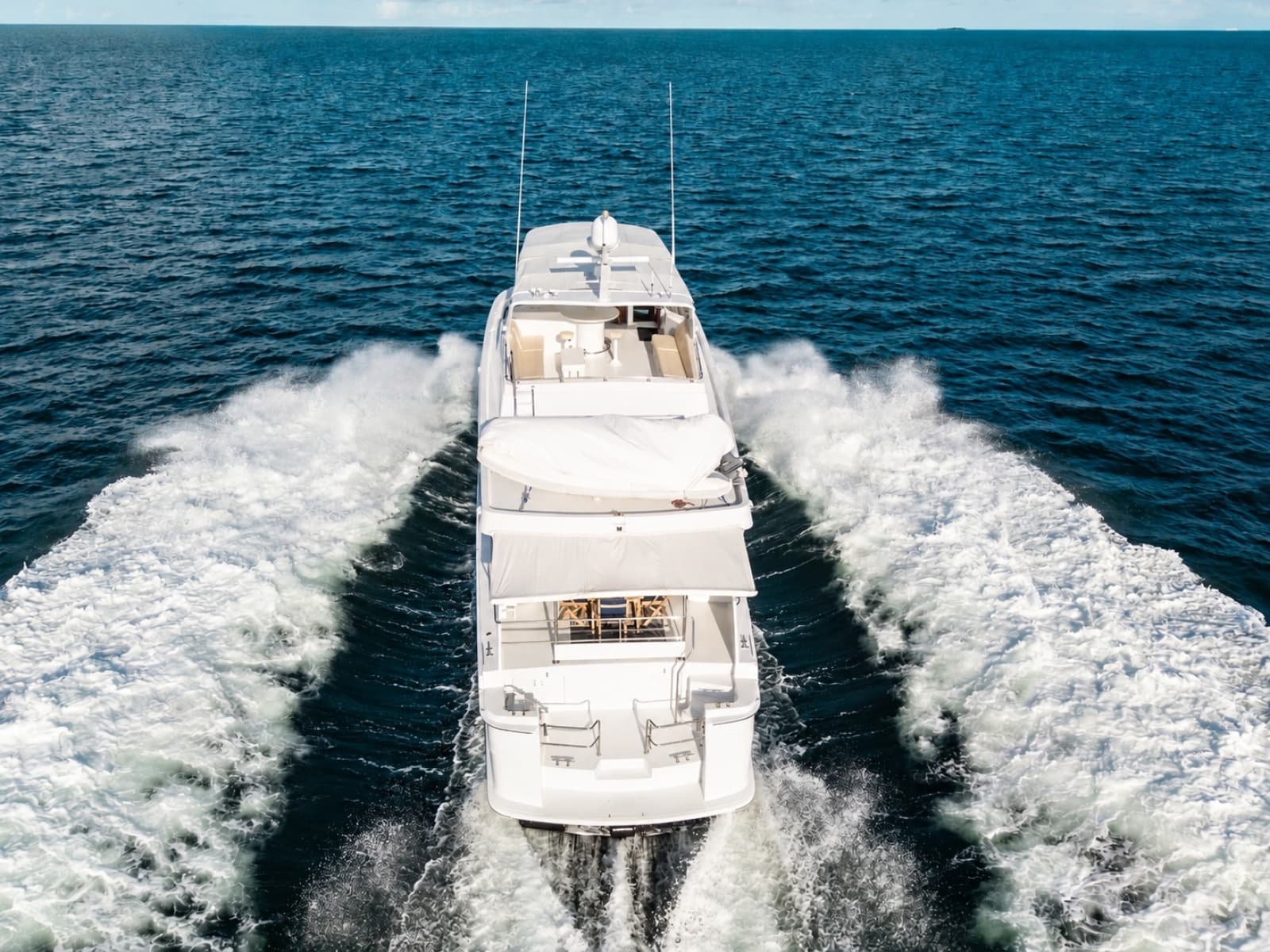 2000 Hatteras Cockpit Motoryacht