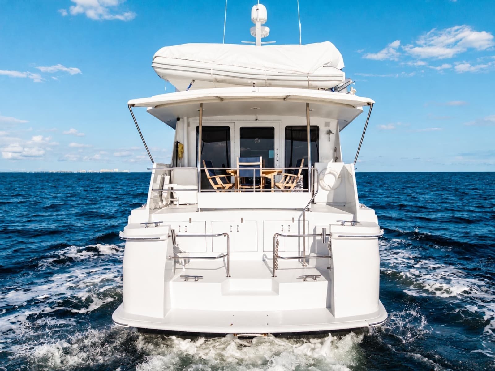 2000 Hatteras Cockpit Motoryacht