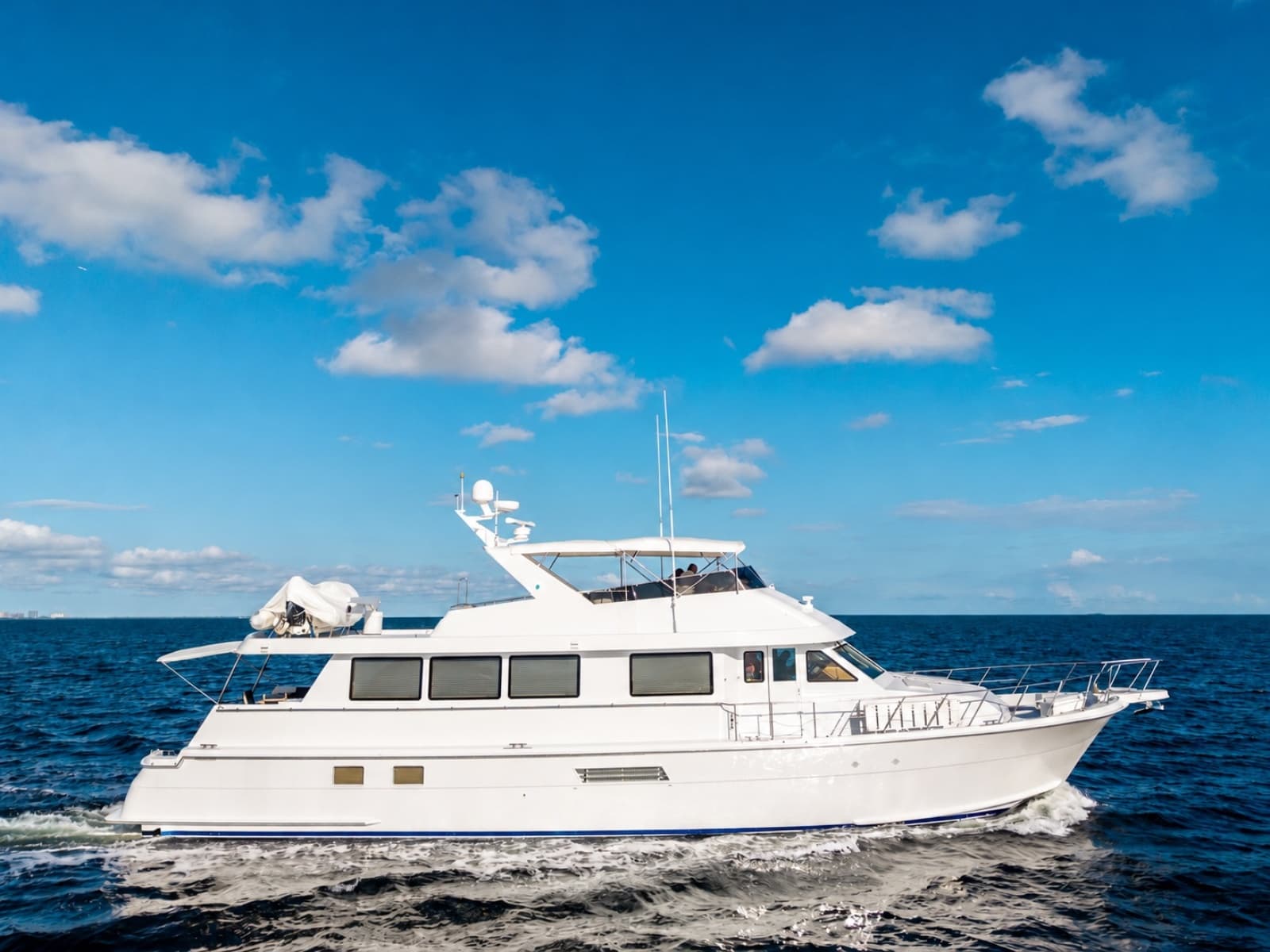 2000 Hatteras Cockpit Motoryacht