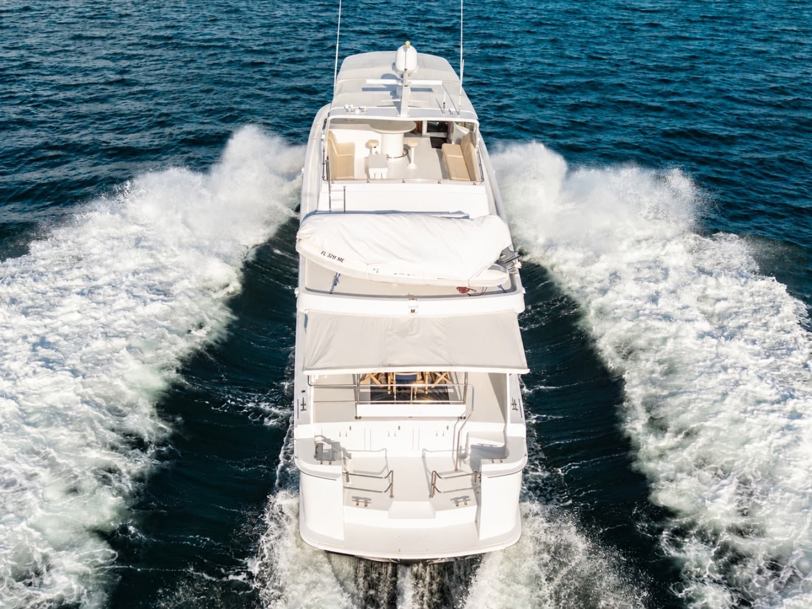 2000 Hatteras Cockpit Motoryacht