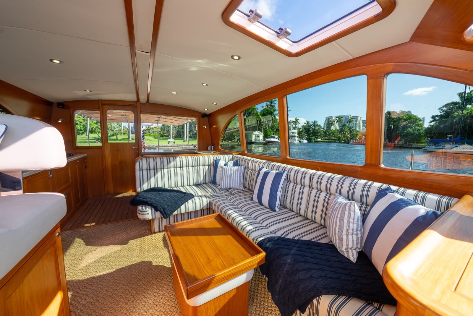 Salon Looking Aft