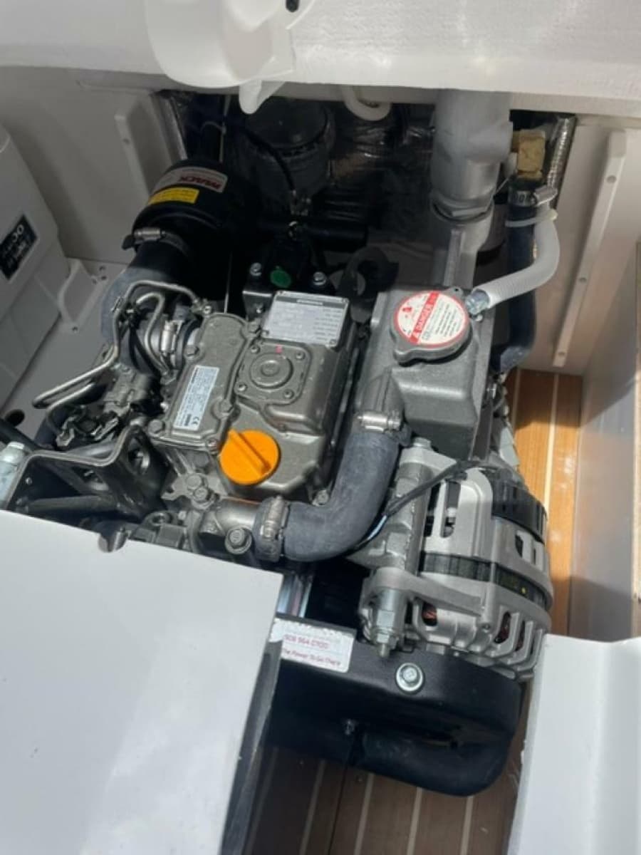 2022 J Boats J9