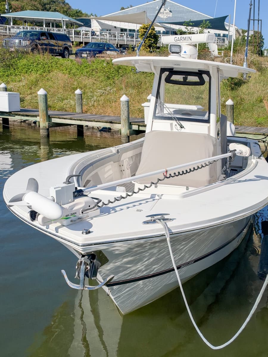 2020 Regulator 28 Forward Seating