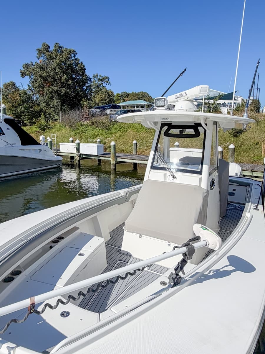 2020 Regulator 28 Forward Seating