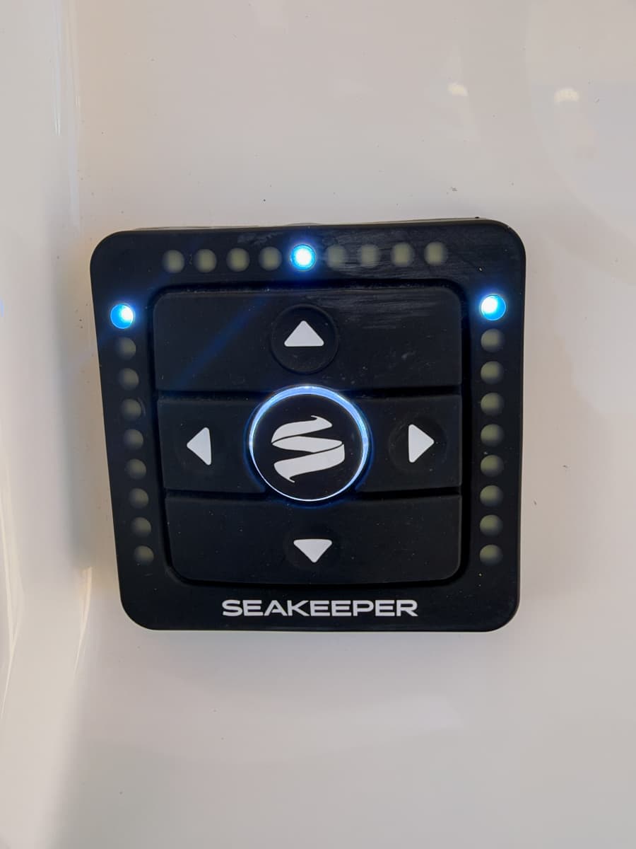 2020 Regulator 28 Forward Seating