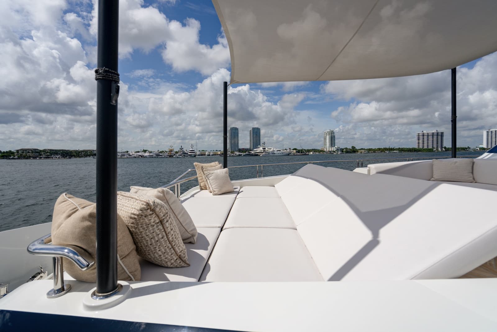 2023 Ocean Alexander 32 Explorer