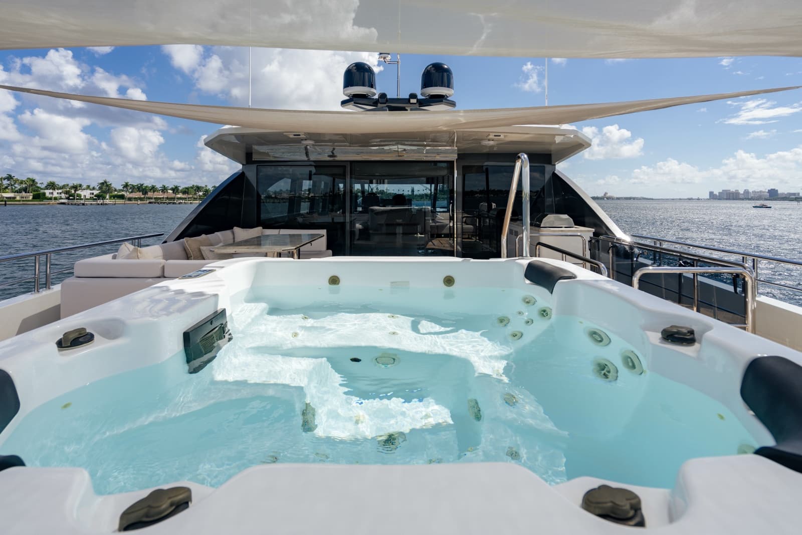 2023 Ocean Alexander 32 Explorer