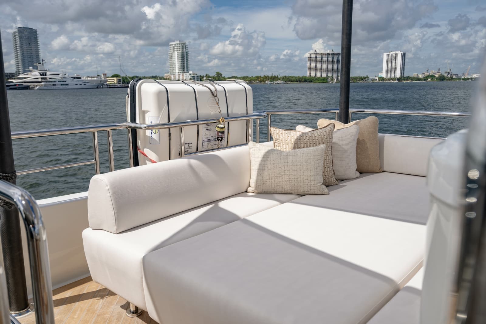 2023 Ocean Alexander 32 Explorer