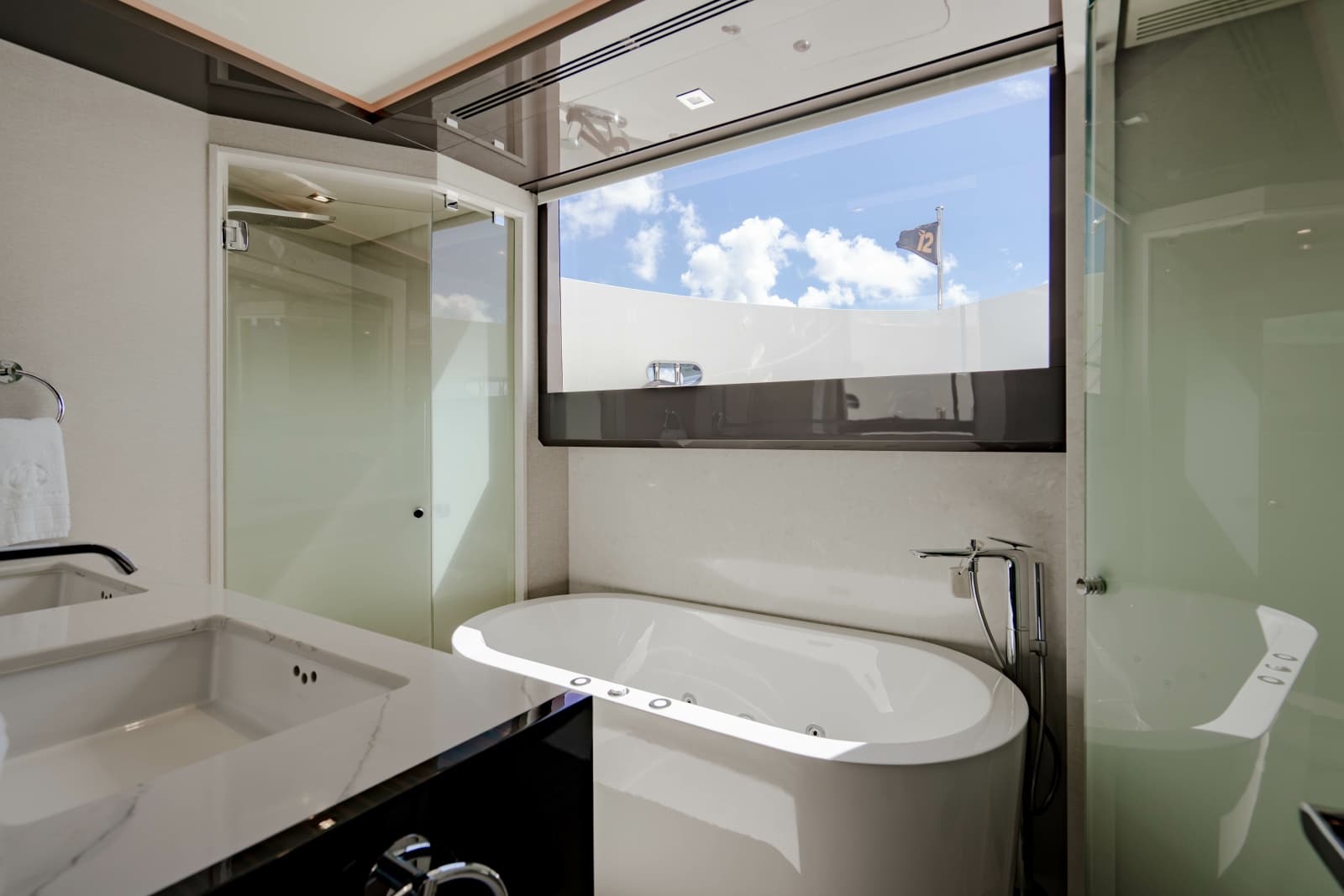 2023 Ocean Alexander 32 Explorer