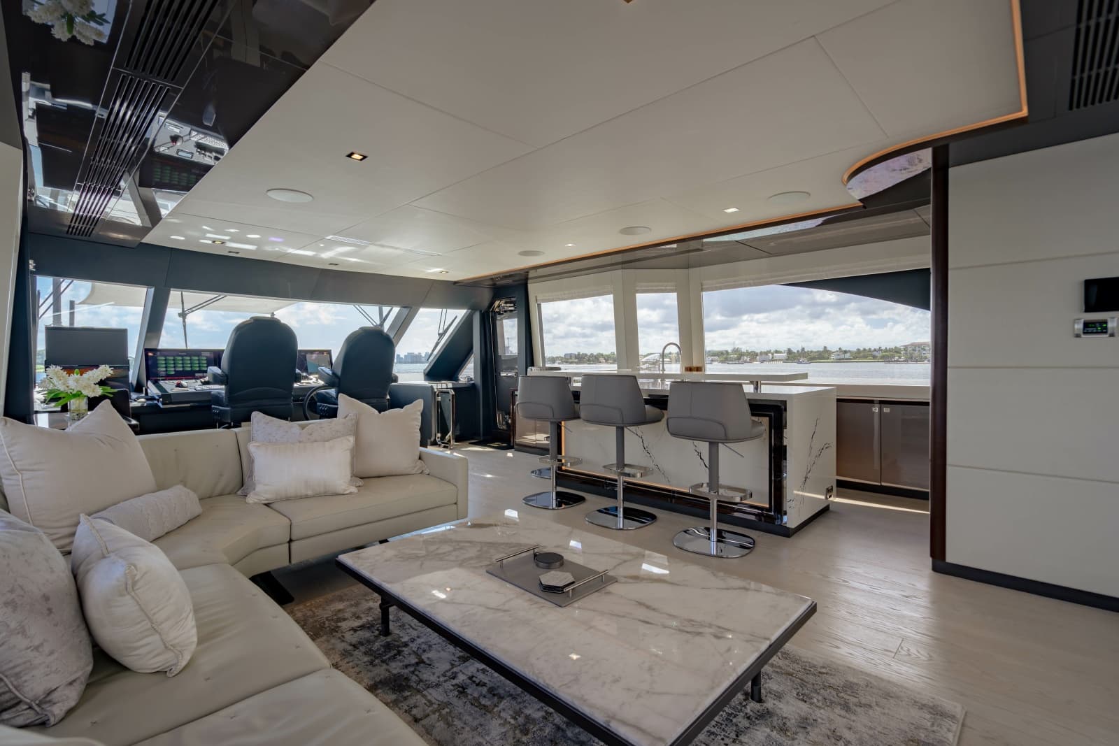 2023 Ocean Alexander 32 Explorer