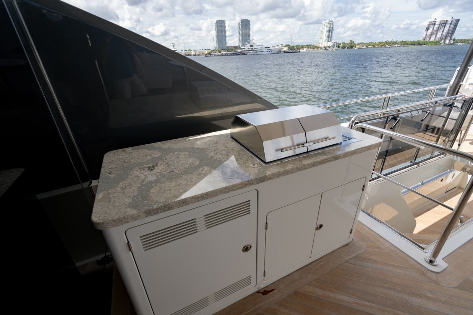 2023 Ocean Alexander 32 Explorer