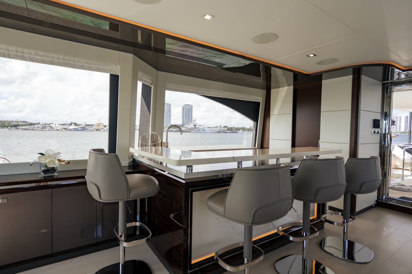 2023 Ocean Alexander 32 Explorer