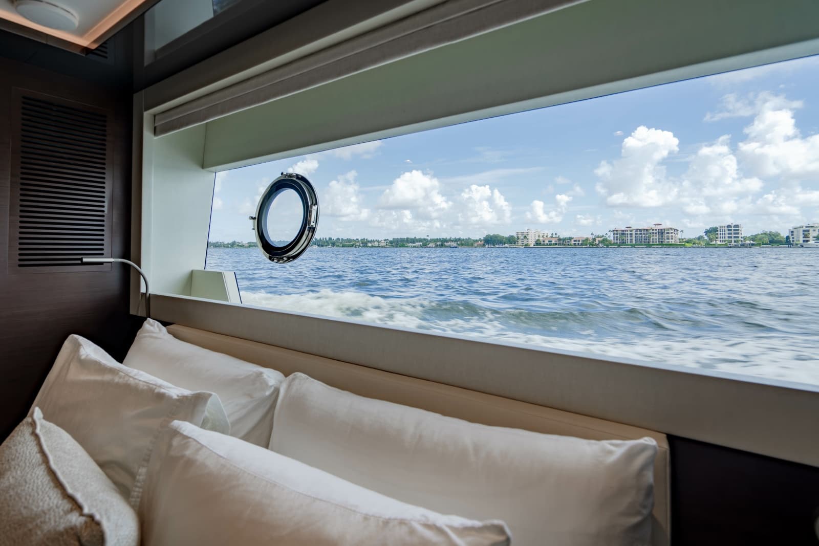 2023 Ocean Alexander 32 Explorer
