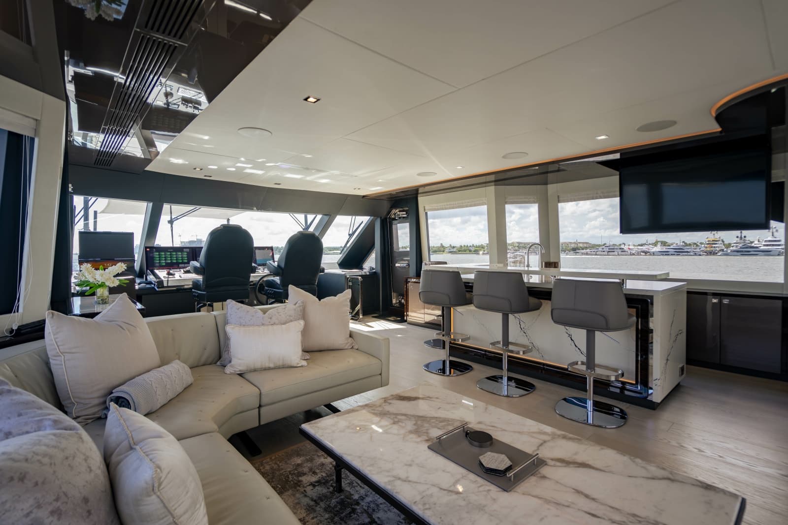 2023 Ocean Alexander 32 Explorer