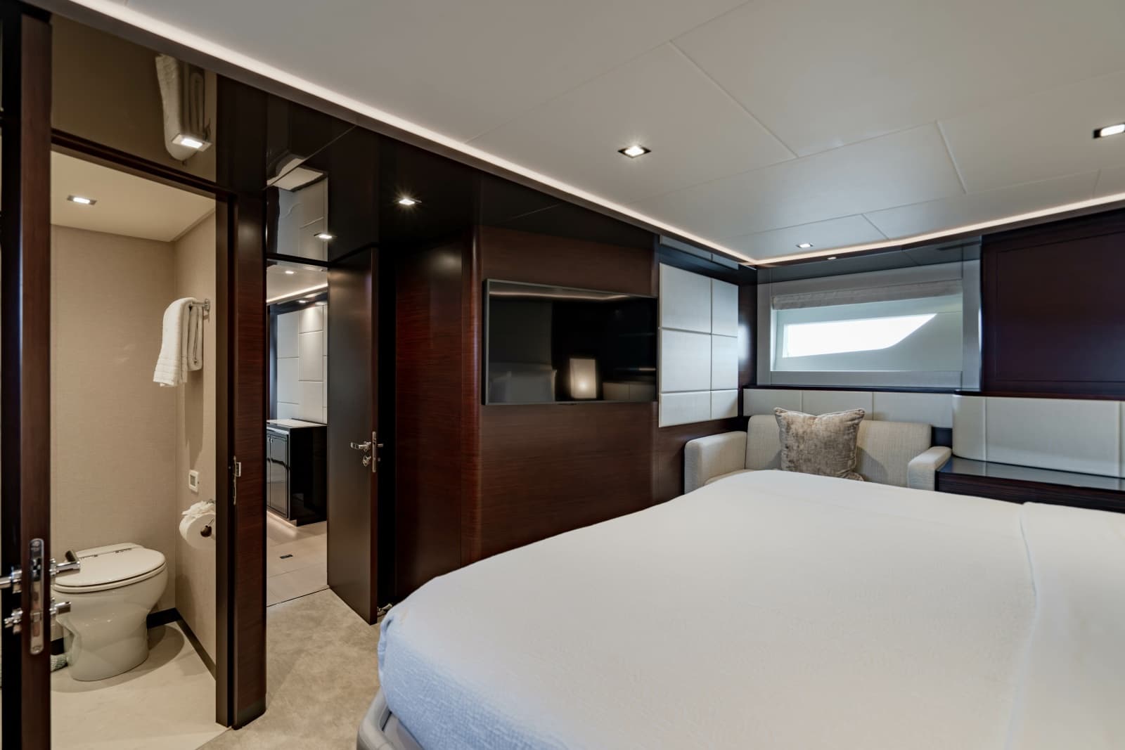 2023 Ocean Alexander 32 Explorer