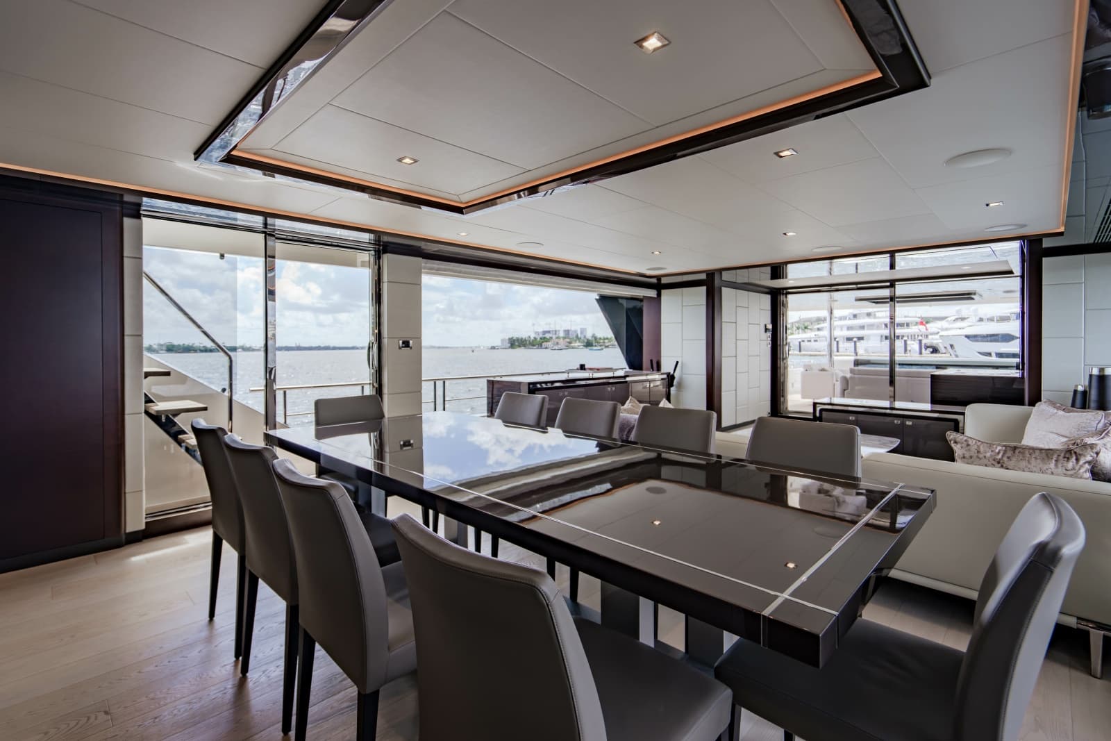 2023 Ocean Alexander 32 Explorer