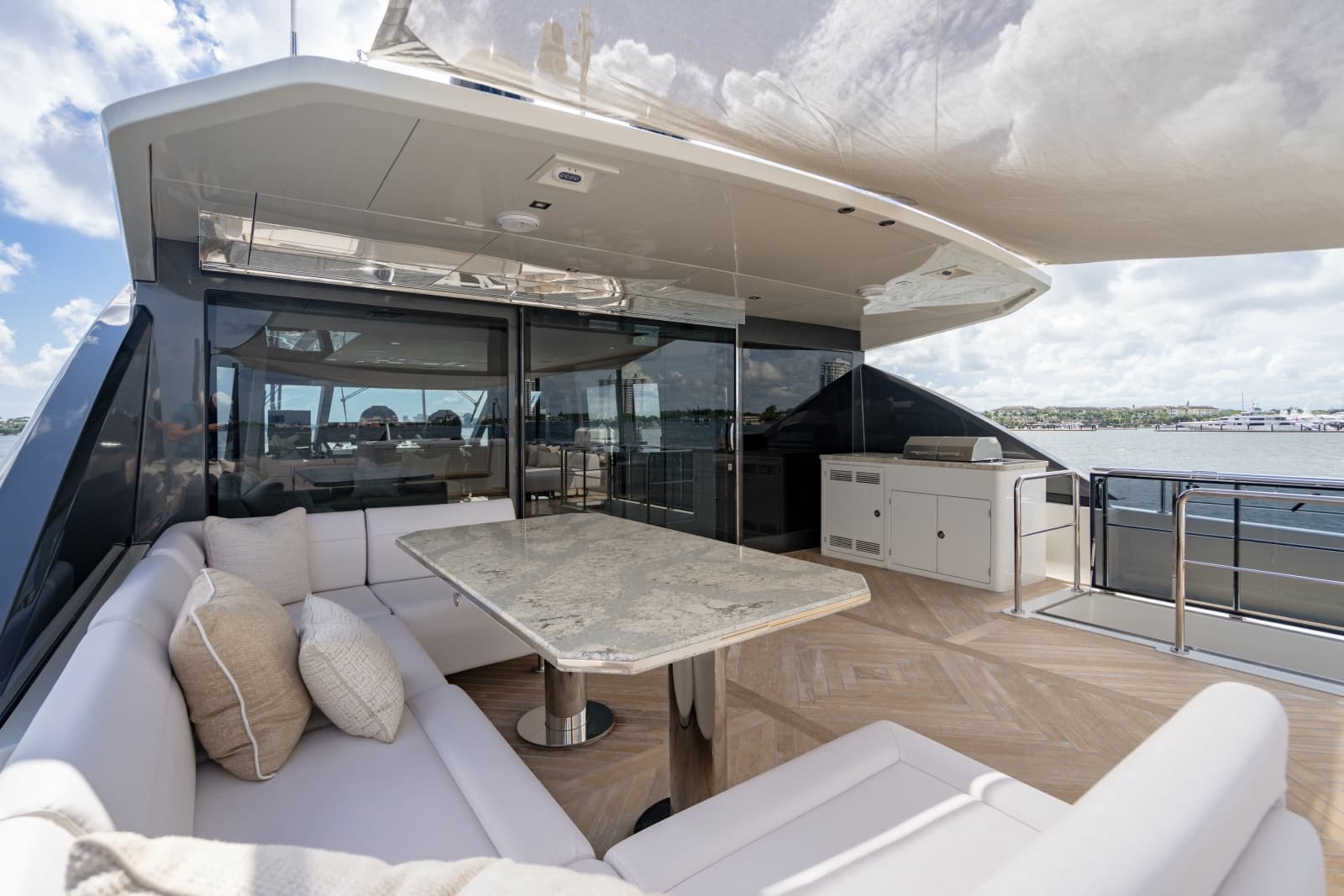 2023 Ocean Alexander 32 Explorer