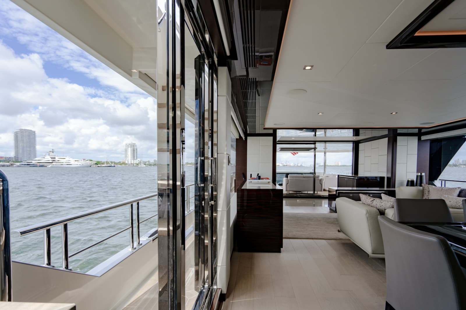 2023 Ocean Alexander 32 Explorer