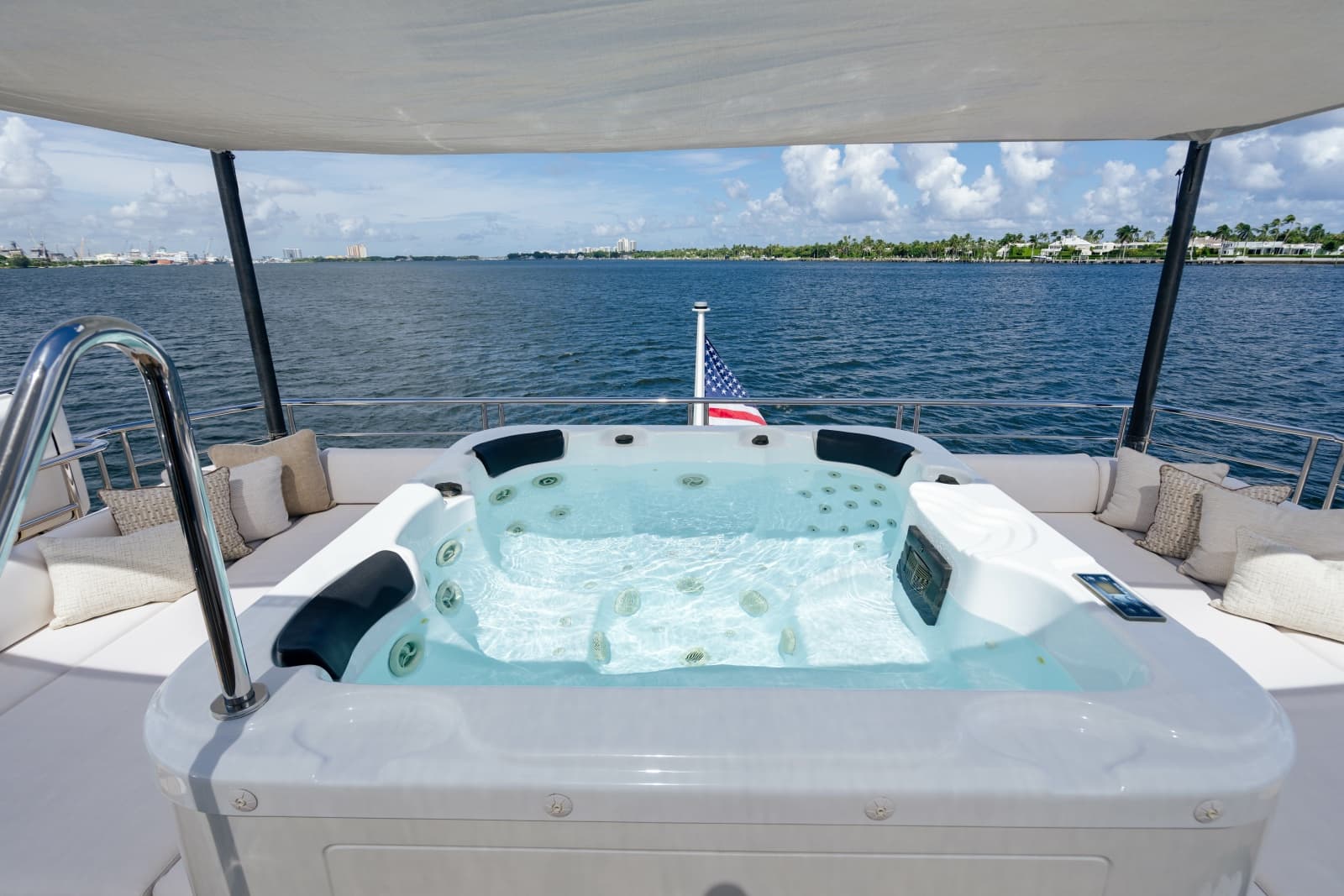 2023 Ocean Alexander 32 Explorer