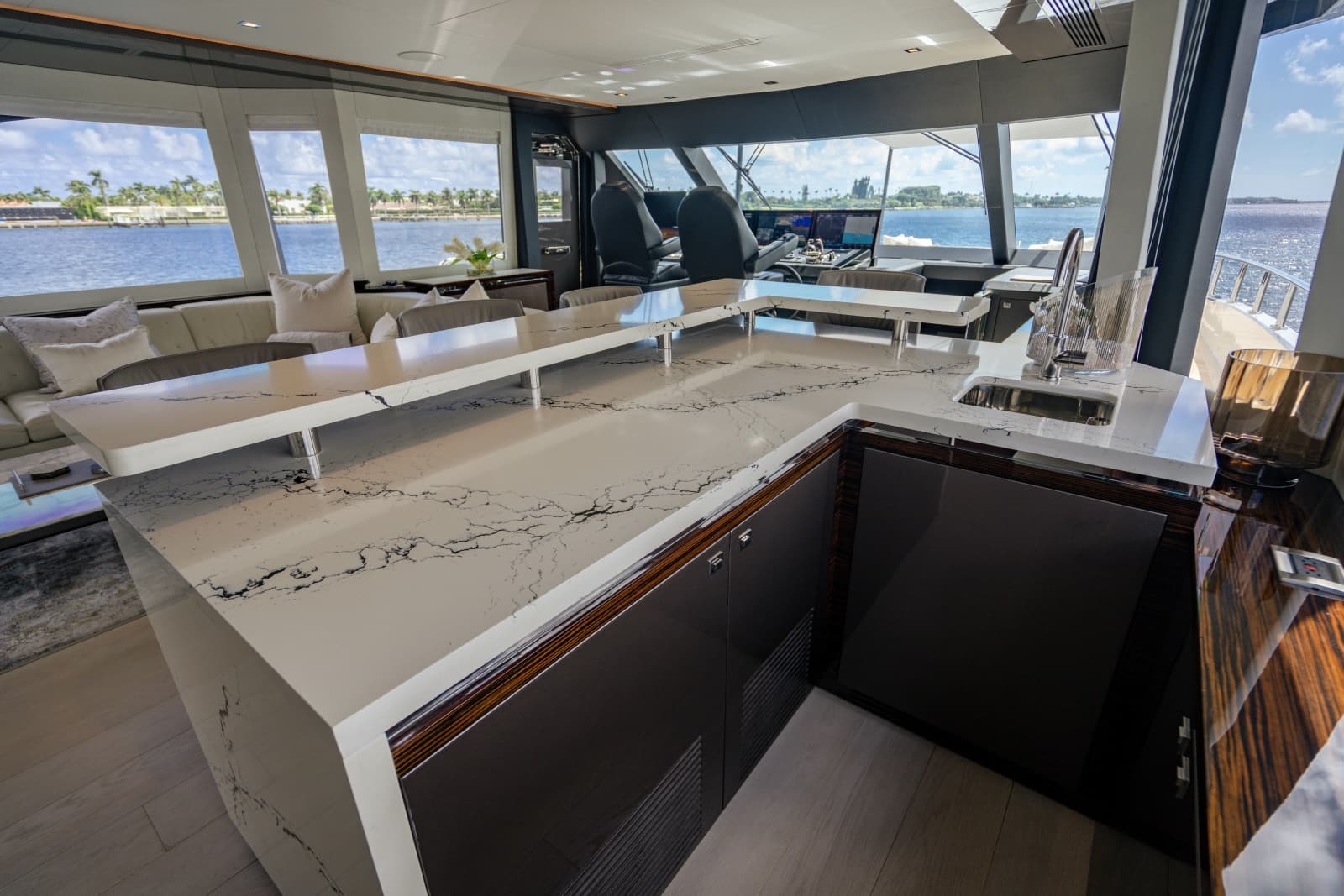 2023 Ocean Alexander 32 Explorer