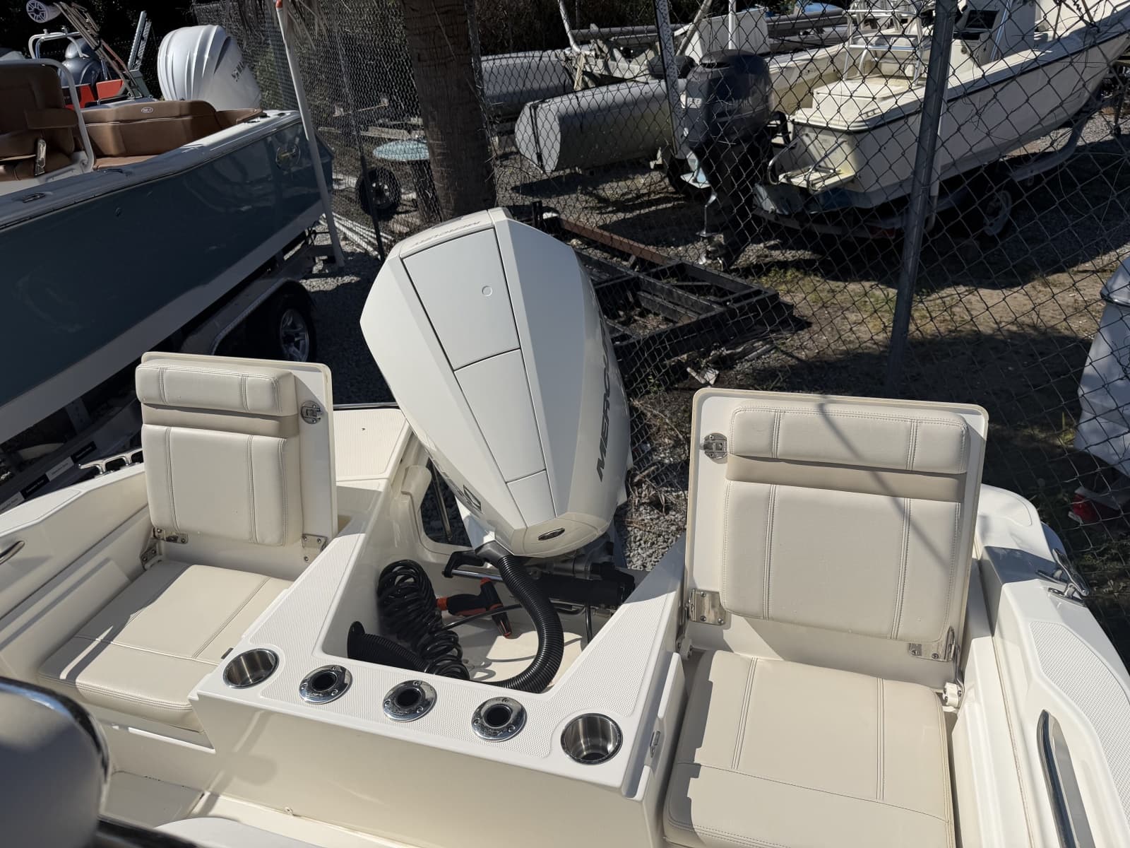 2022 Boston Whaler 220 Dauntless