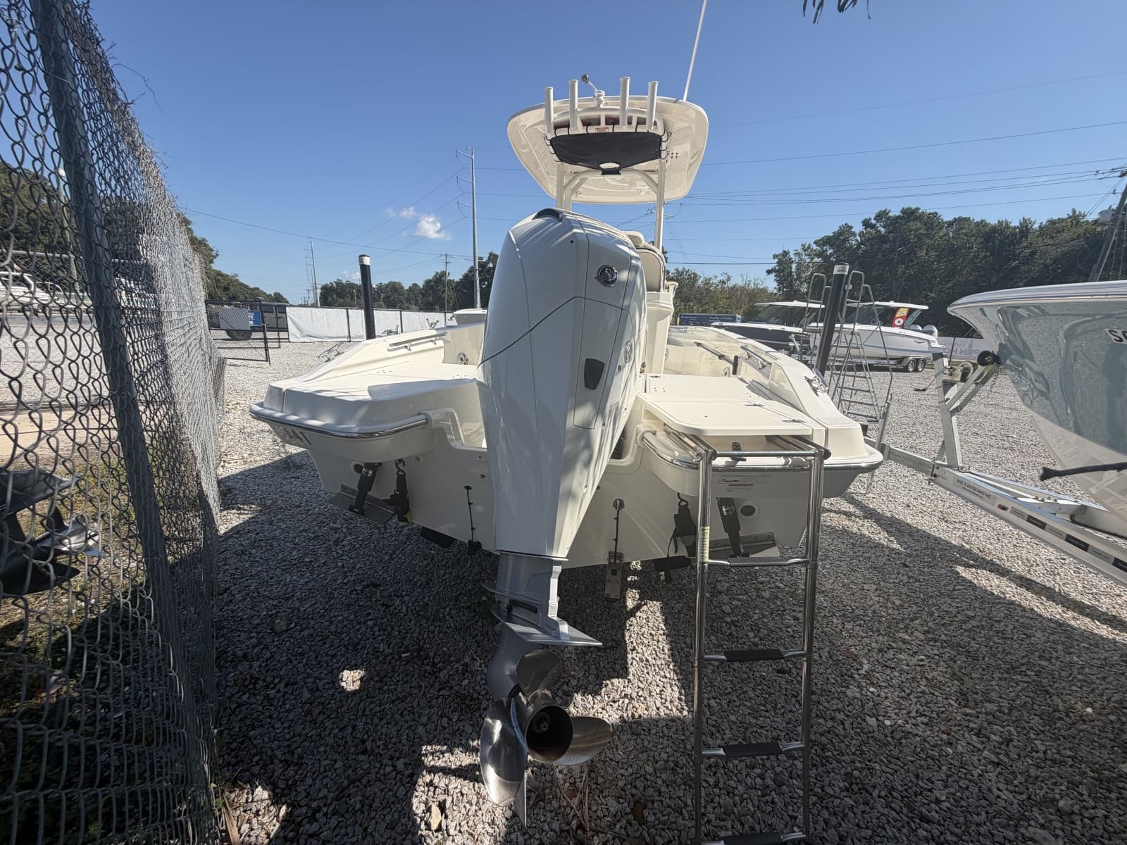 2022 Boston Whaler 220 Dauntless