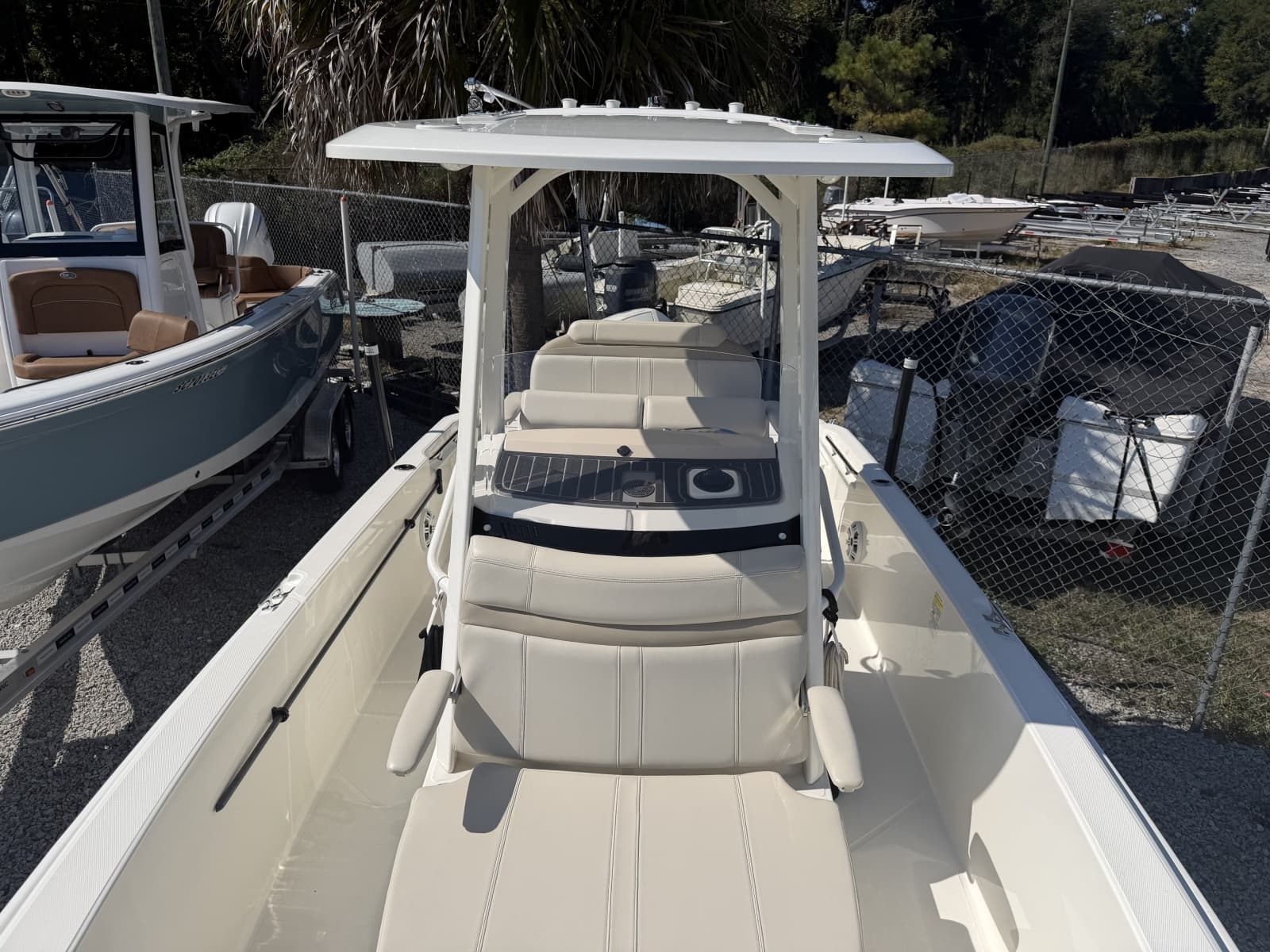 2022 Boston Whaler 220 Dauntless