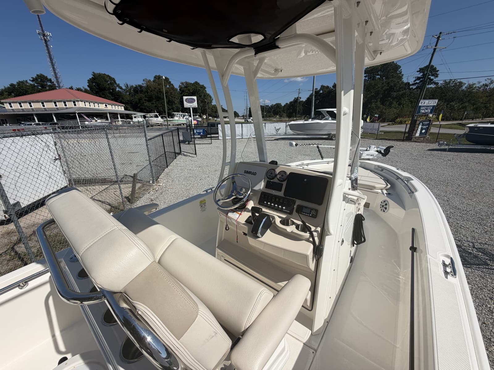 2022 Boston Whaler 220 Dauntless
