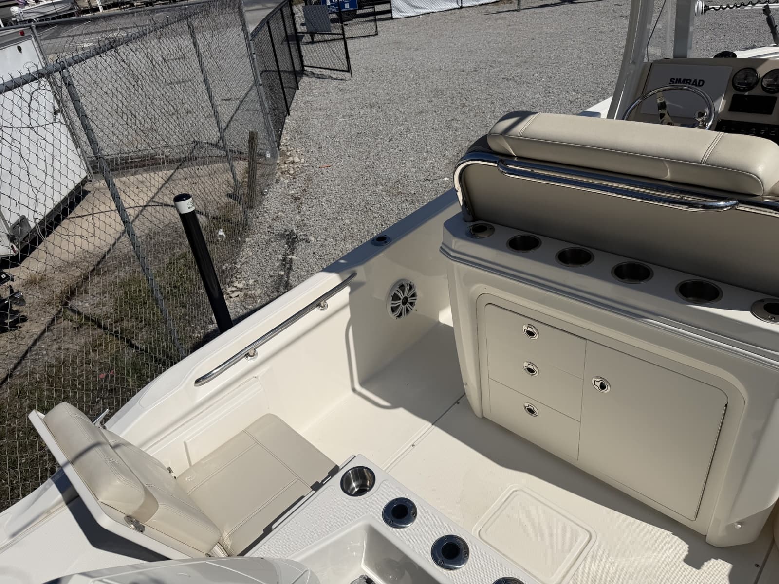 2022 Boston Whaler 220 Dauntless