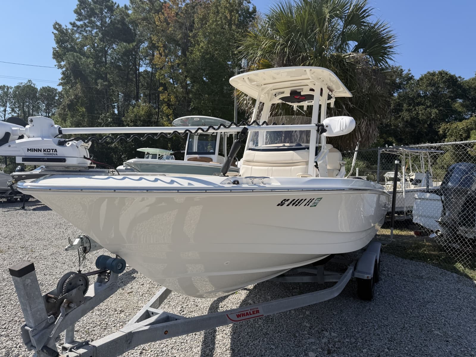 2022 Boston Whaler 220 Dauntless